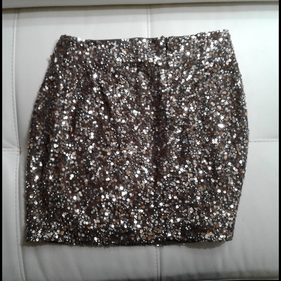 Vince size 2 mini skirt sequins - Picture 3 of 5